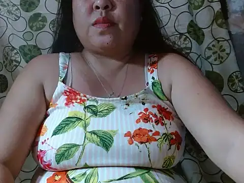 Snapshot of lovenaya chatting on 12/21/25, 02:57 lovenaya online show from 12/21/25, 02:57