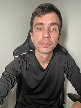 leozin01 online show from 05/04/26, 11:56