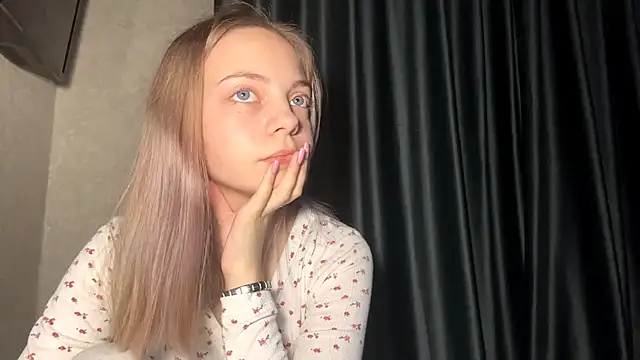 Snapshot of WrithenStub chatting on 12/04/25, 05:10 WrithenStub online show from 12/04/25, 05:10