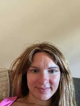 Snapshot of kinkysarahx chatting on 06/19/26, 12:42 kinkysarahx online show from 06/19/26, 12:42