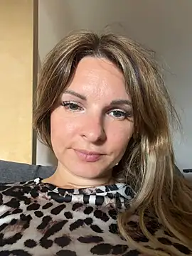 Snapshot of kinkysarahx chatting on 07/11/26, 12:30 kinkysarahx online show from 07/11/26, 12:30