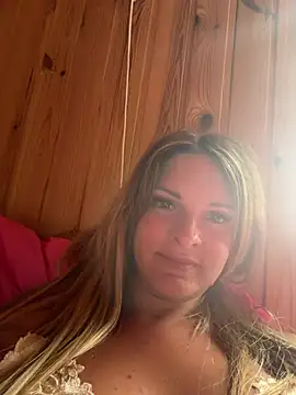 Snapshot of kinkysarahx chatting on 07/19/26, 08:40 kinkysarahx online show from 07/19/26, 08:40