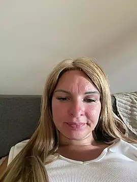 Snapshot of kinkysarahx chatting on 07/28/26, 12:01 kinkysarahx online show from 07/28/26, 12:01