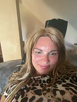 Snapshot of kinkysarahx chatting on 07/31/26, 02:27 kinkysarahx online show from 07/31/26, 02:27