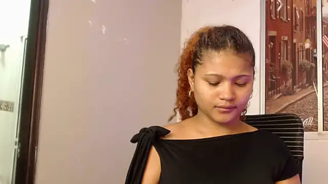 Snapshot of miel_alisha chatting on 06/04/26, 12:00 miel alisha online show from 06/04/26, 12:00