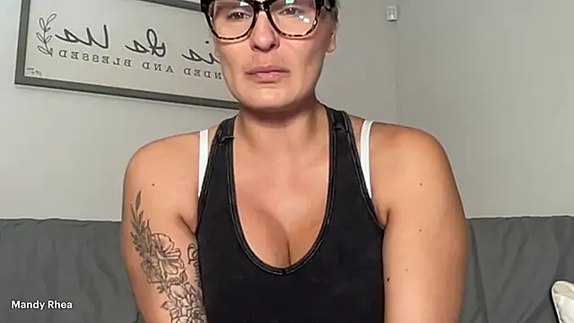 Mandyrheaa online show from 10/23/25, 10:52