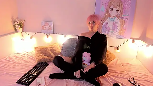 Strawberry Kitty  online show from 10/18/25, 04:37