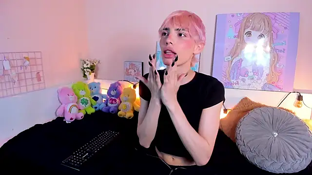 Strawberry Kitty  online show from 10/20/25, 04:02