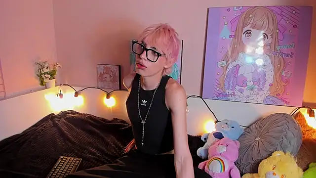 Strawberry Kitty  online show from 10/29/25, 01:46