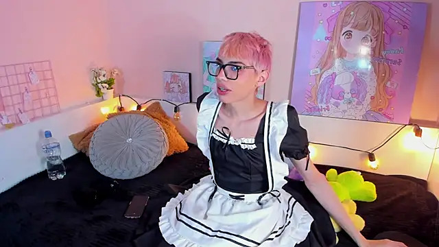 Strawberry Kitty  online show from 11/02/25, 03:31