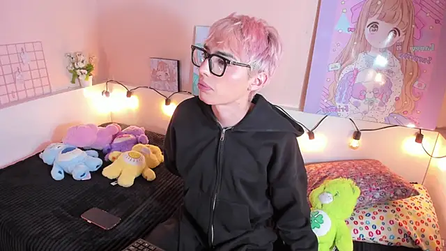 Strawberry Kitty  online show from 11/17/25, 03:56