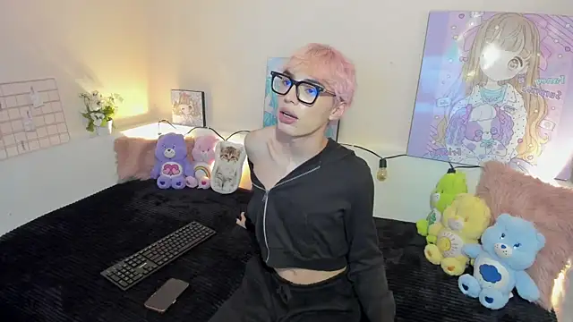 Strawberry Kitty  online show from 11/20/25, 11:04