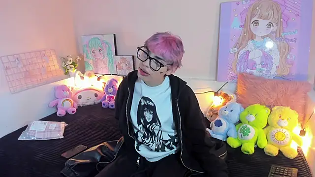 Strawberry Kitty  online show from 11/30/25, 04:05