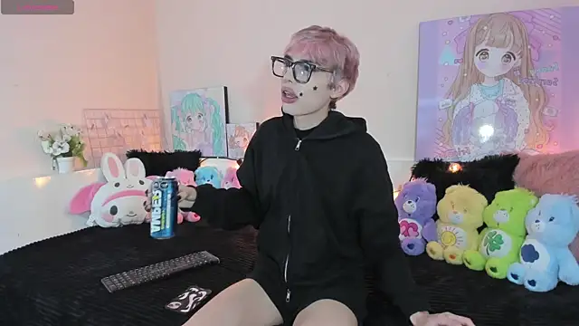 Strawberry Kitty  online show from 12/19/25, 04:30