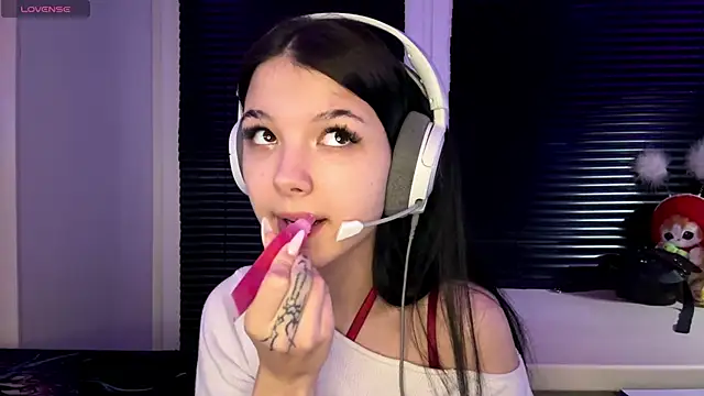 Snapshot of HanaMantanaDell chatting on 11/27/25, 03:03 HanaMantanaDell online show from 11/27/25, 03:03