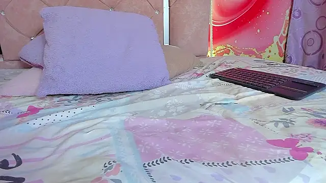 mia  blaze   online show from 03/16/26, 05:44