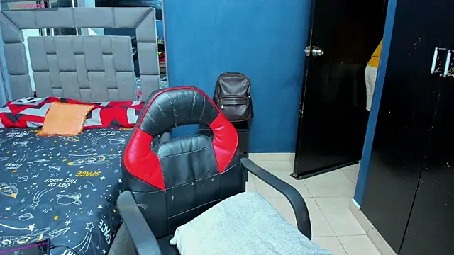 Snapshot of baby_david_03 chatting on 11/19/25, 02:33 baby david 03 online show from 11/19/25, 02:33