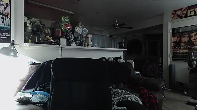 biggerisbetter12 online show from 04/21/26, 01:42