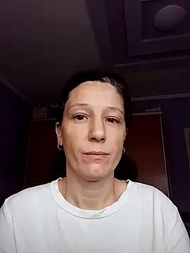 Snapshot of Emeli32-22 chatting on 11/03/25, 08:04 Emeli32-22 online show from 11/03/25, 08:04