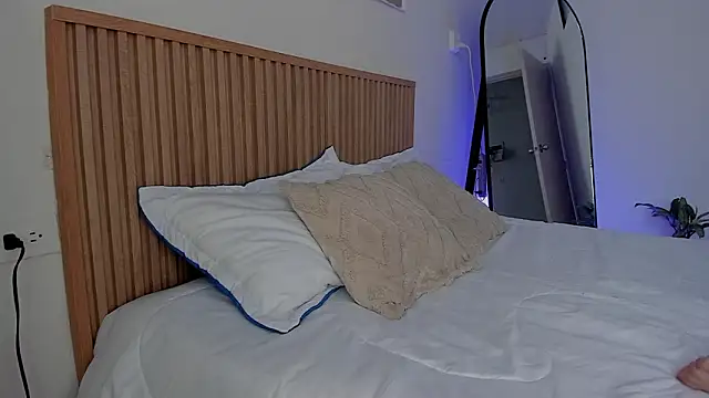 Little Emma 11 online show from 02/06/26, 02:20