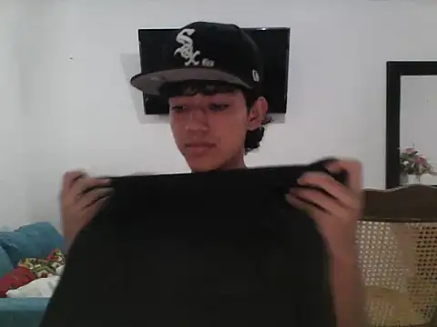 Snapshot of Alex_king17 chatting on 04/30/26, 01:28 Alex king17 online show from 04/30/26, 01:28
