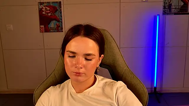 May Bloom online show from 10/27/25, 05:17