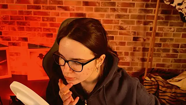 May Bloom online show from 03/01/26, 10:06