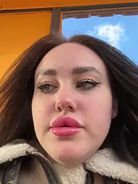 KiraSunshine online show from 11/02/25, 03:42