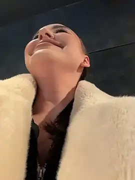 KiraSunshine online show from 12/16/25, 04:17