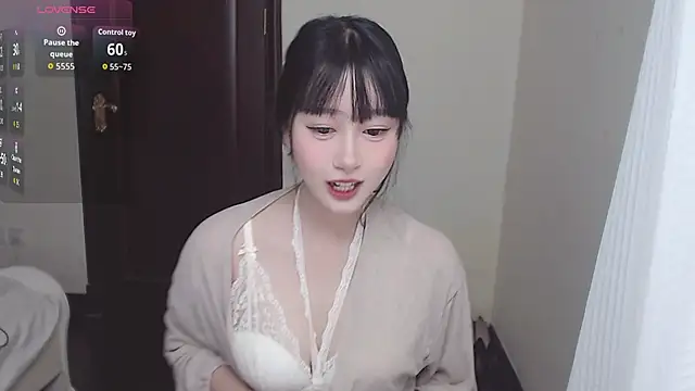Xiaowen-wen online show from 10/18/25, 12:06