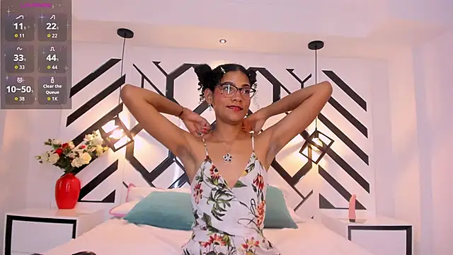 AuroraPinkk online show from 12/15/25, 11:09