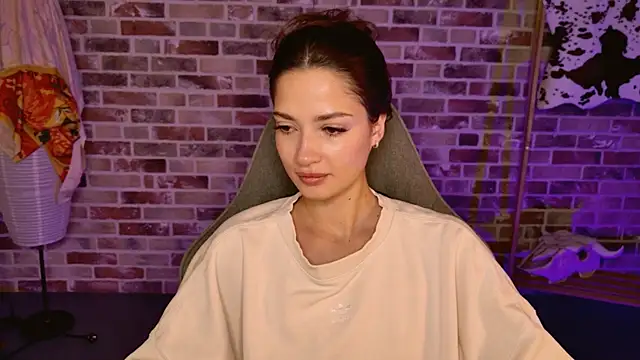 KiraVair online show from 11/25/25, 05:18