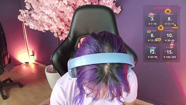 LuanEter online show from 12/17/25, 03:51