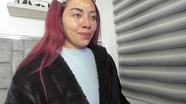 Snapshot of melanie_roux__ chatting on 06/19/26, 03:44 melanie roux online show from 06/19/26, 03:44