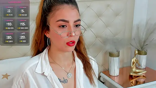 lucia lorenz online show from 10/24/25, 11:28