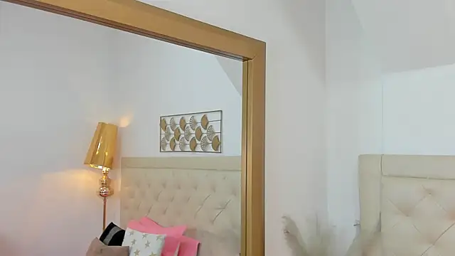 lucia lorenz online show from 11/06/25, 11:33