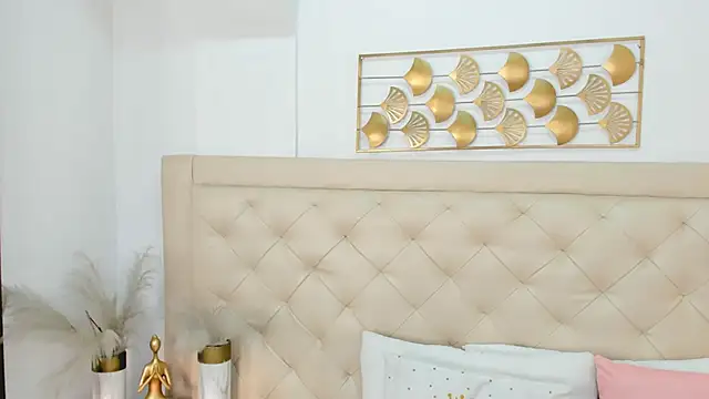 lucia lorenz online show from 12/21/25, 11:28