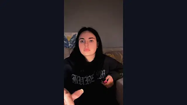 Snapshot of Kirunya chatting on 10/28/25, 07:16 Kirunya online show from 10/28/25, 07:16