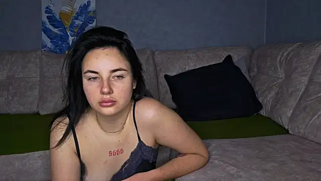 Snapshot of Kirunya chatting on 12/21/25, 10:44 Kirunya online show from 12/21/25, 10:44