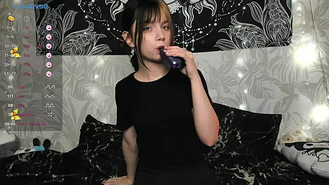 Snapshot of ruby_dallos chatting on 11/23/25, 12:27 ruby dallos online show from 11/23/25, 12:27