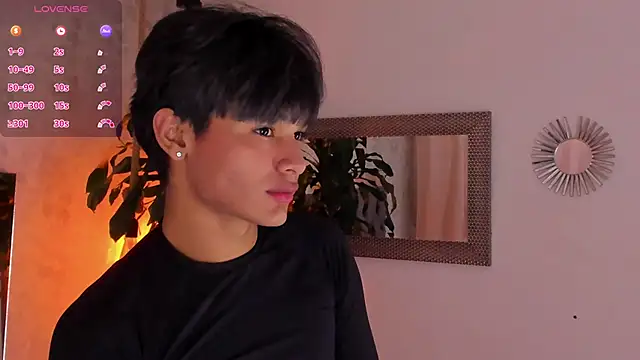 Snapshot of david_lux chatting on 10/22/25, 01:22 david lux online show from 10/22/25, 01:22