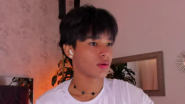 Snapshot of david_lux chatting on 10/24/25, 01:18 david lux online show from 10/24/25, 01:18