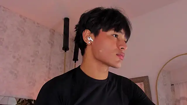 Snapshot of david_lux chatting on 10/25/25, 12:45 david lux online show from 10/25/25, 12:45