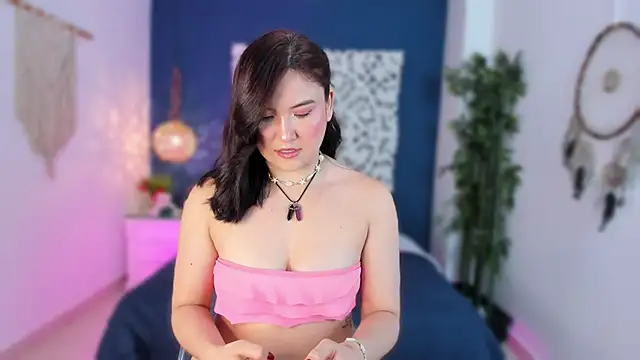 Snapshot of CoralQuinn chatting on 11/17/25, 11:38 CoralQuinn online show from 11/17/25, 11:38