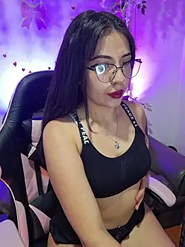 Snapshot of chloebrownn03 chatting on 05/02/26, 05:23 chloebrownn03 online show from 05/02/26, 05:23