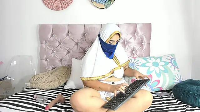 Inaya Khalifa online show from 11/14/25, 03:05