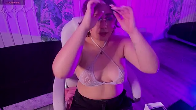 littlee red online show from 04/13/26, 08:03