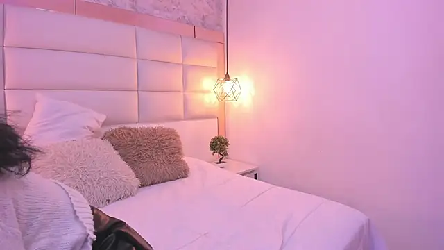 Sofia clk online show from 11/11/25, 03:28