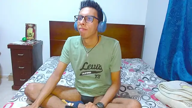 DavTwink3100 online show from 12/19/25, 01:56