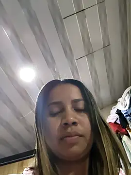 Snapshot of Keren_1-6 chatting on 11/08/25, 10:52 Keren 1-6 online show from 11/08/25, 10:52